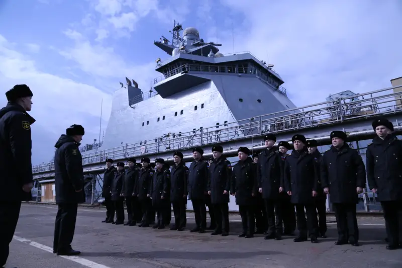 Российский боевой ледокол Иван Папанин выходит на испытания