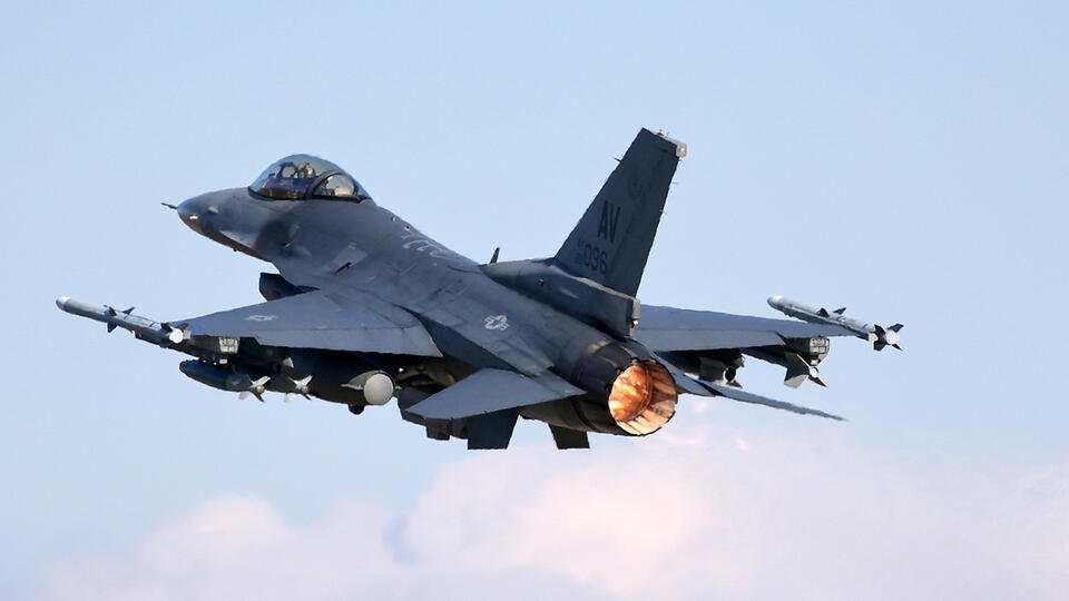FoxNews: разбившийся в США истребитель F-16 перевозил опасные химикаты