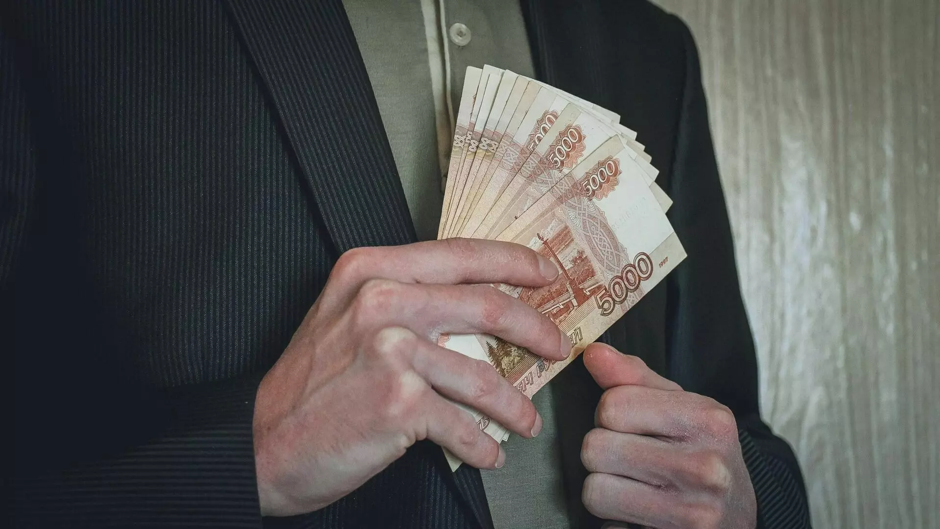 Волгоградцам начали предлагать зарплаты от 100 тысяч рублей